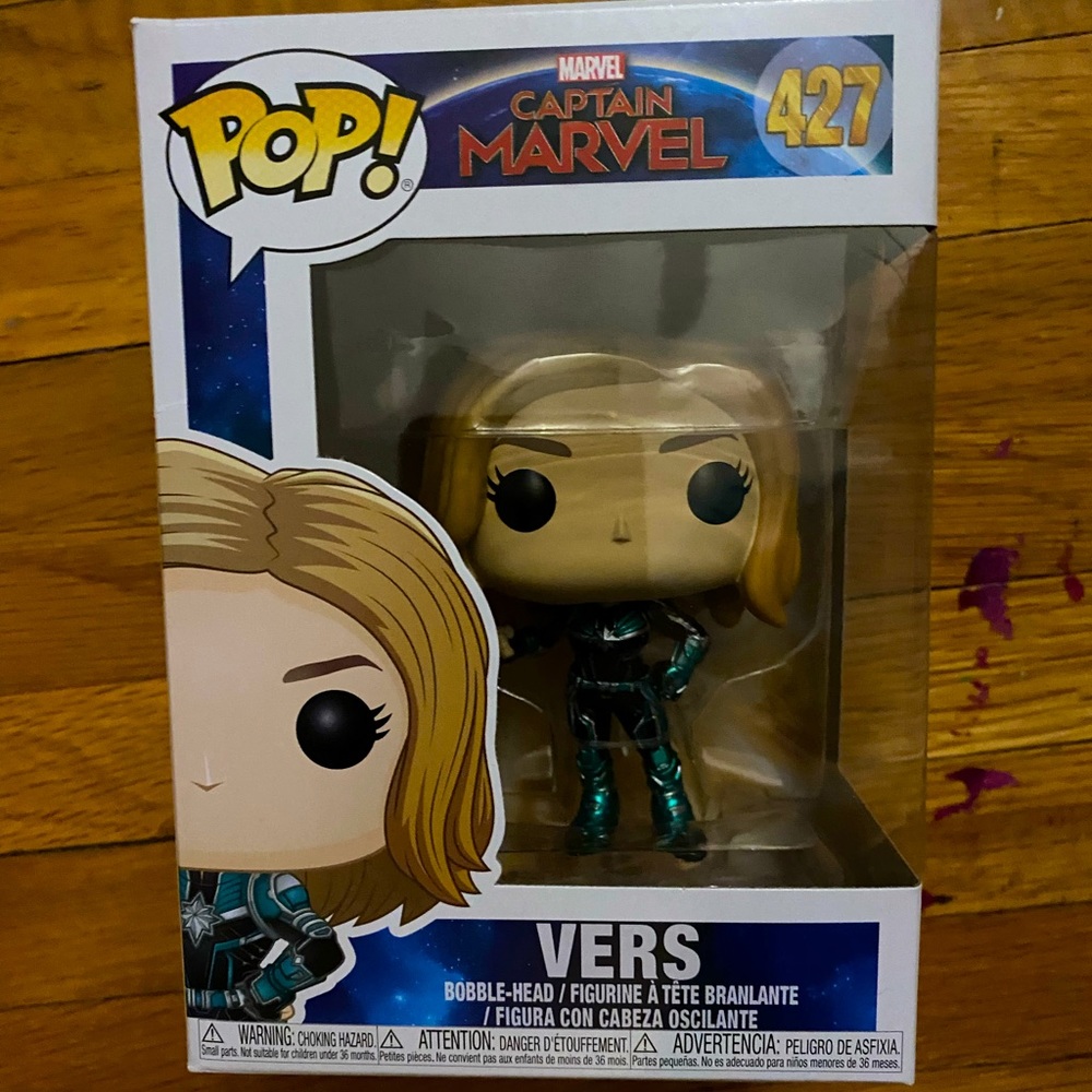 VERS Captain Marvel Funko Pop